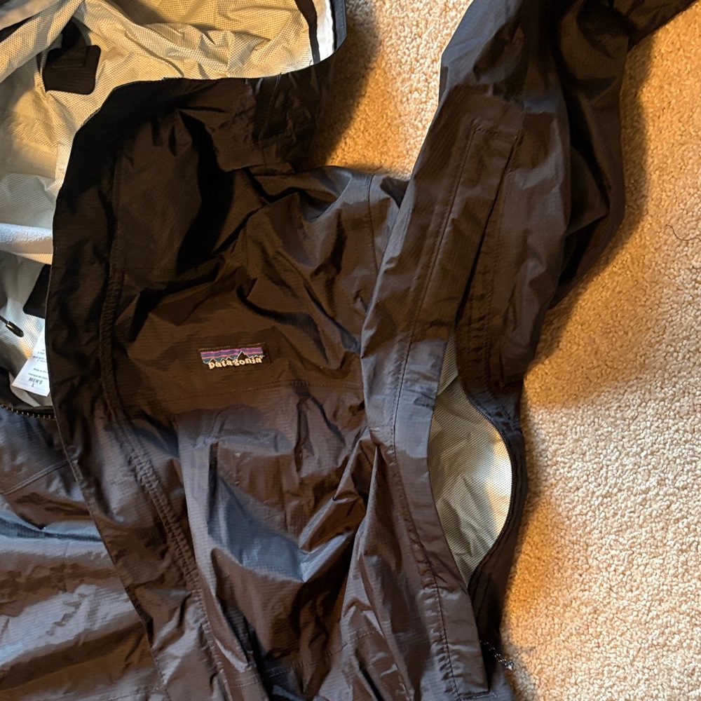 Patagonia Black Raincoat for Men large - Picture 7 of 12